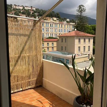 Avec Terrase Dans Le Centre * مينتون